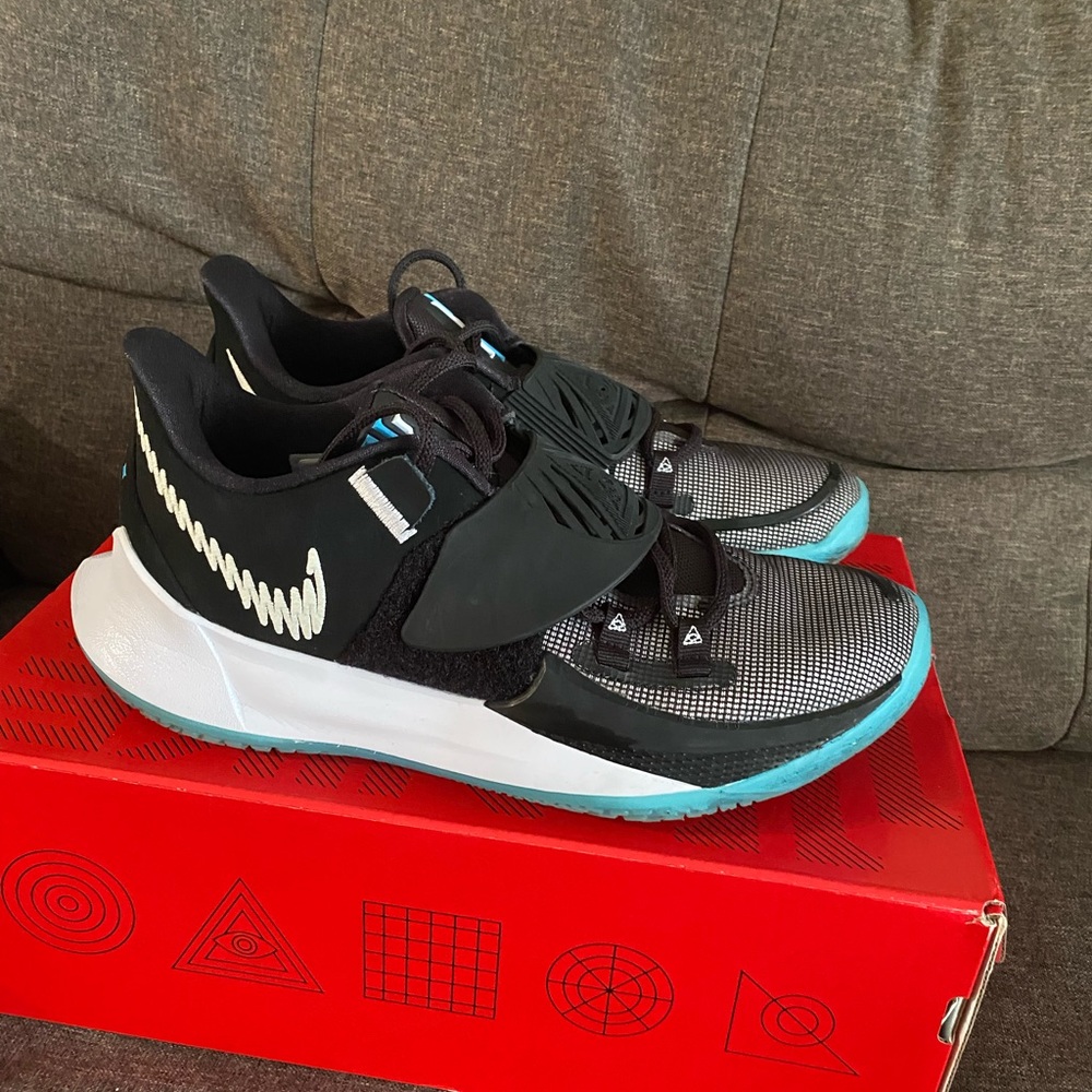 Kyrie low 3